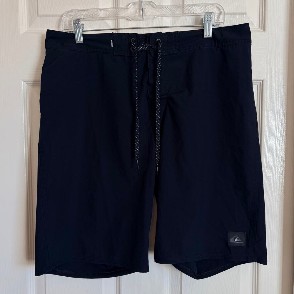 Quiksilver Highline SURFSILK Men's Size 32 Boardshorts Swim Jet Black Zip Pocket